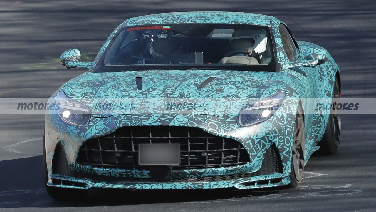 Aston Martin suelta los nuevos DB12 AMR en Nürburgring, dos bestias con sed de récords