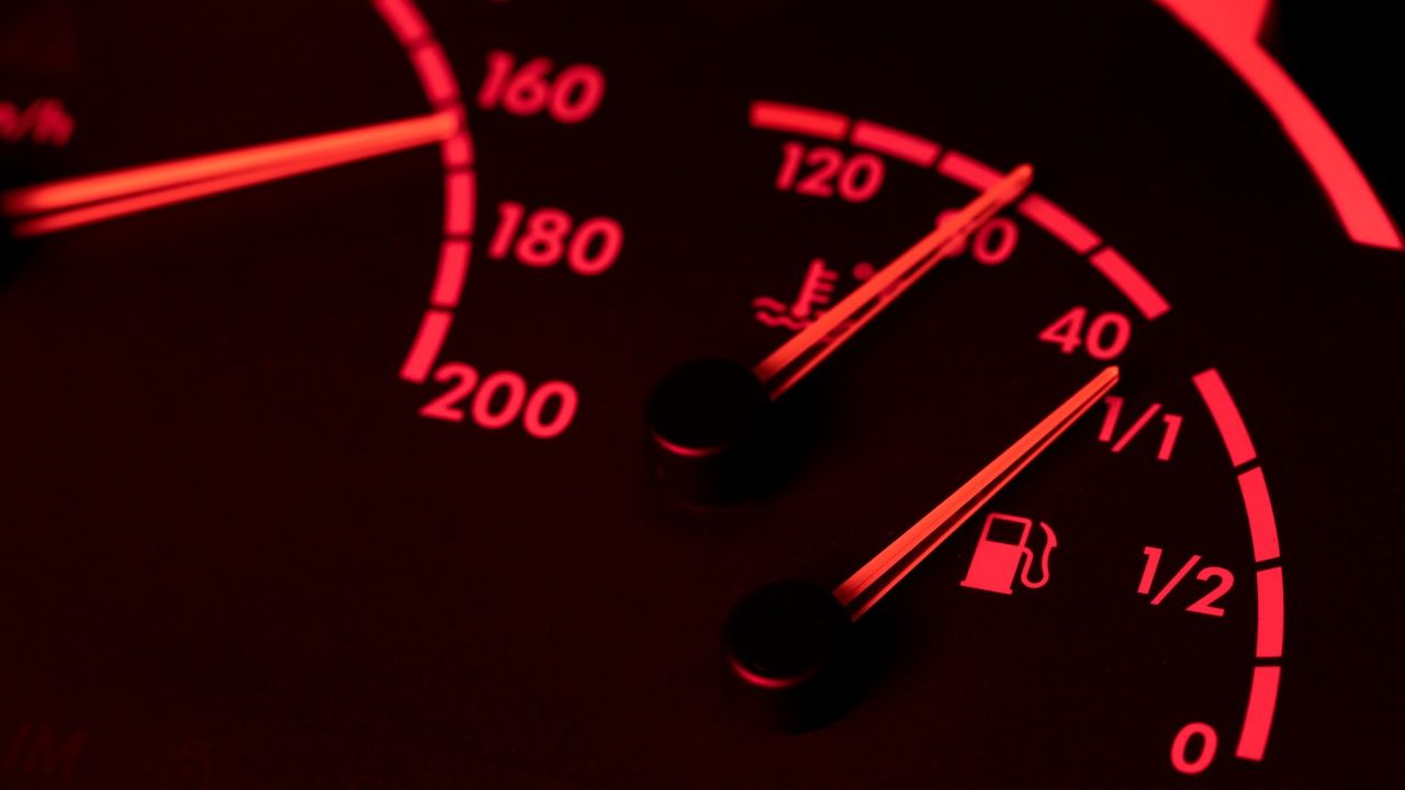 La velocidad que recomienda la DGT para ahorrar podría sorprenderte, ¿harías caso?