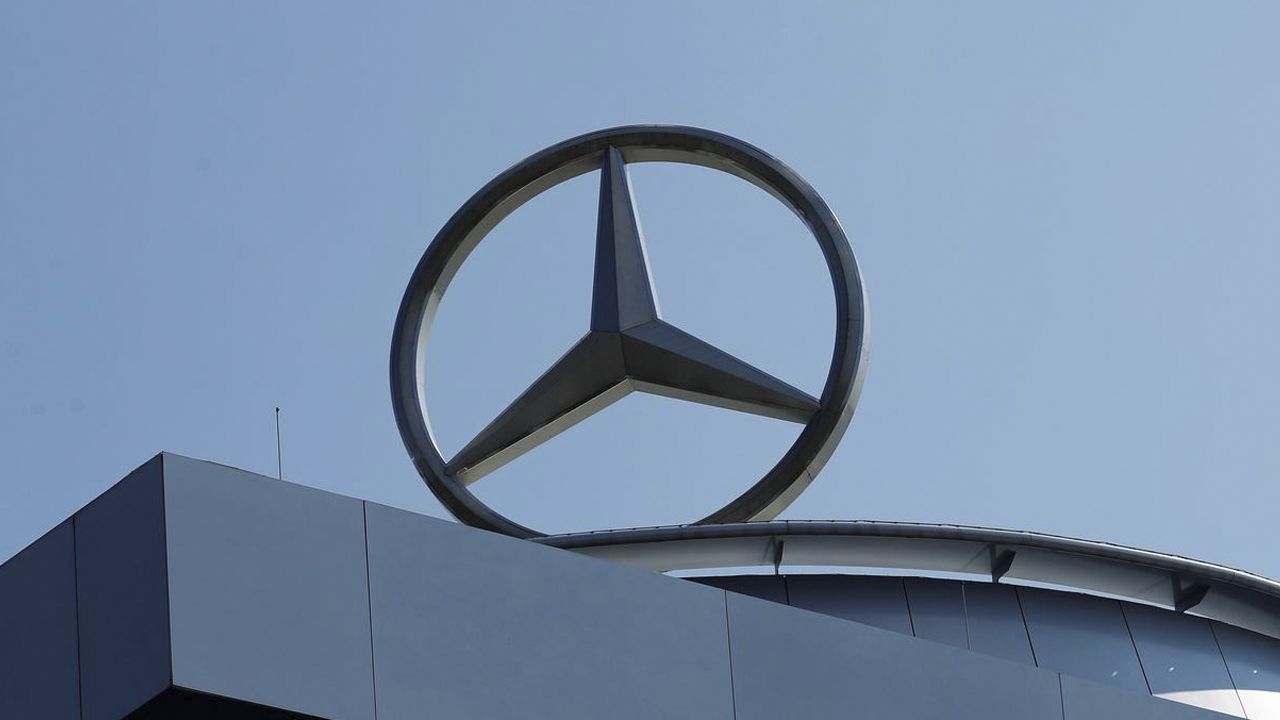 Los eléctricos son solo la punta del iceberg, Mercedes se tambalea y los accionistas apuntan al CEO