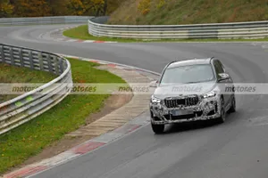El nuevo BMW X1 M35i xDrive con especificaciones para Estados Unidos vuela en Nürburgring