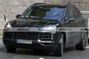 Porsche mantiene vivo al Cayenne de gasolina, nuevas fotos espía ya muestran su "nueva" imagen